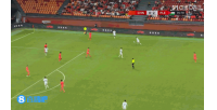 差点0比3！国足禁区内再次放空漏人，闫炳良倒地扑救化解险情