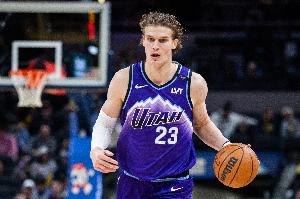轻松出汗！马尔卡宁出战半场12中5拿到17分 三分7中3&罚球4中4