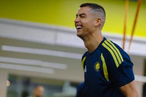 开心备战！利雅得胜利晒训练照：C罗开怀大笑