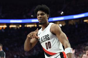 霍勒迪：亨德森表现出色攻防全能 他是训练营目前的MVP