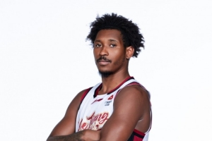 火力凶猛！维塔尔13投9中&三分7投6中砍下31分3板1助1断