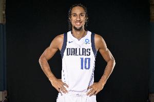 下半场状态回暖！里萨谢9中4拿到9分8板1助1断 上半场5中1仅2分