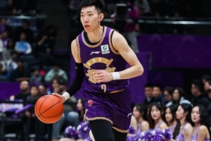 稳健控场！廖三宁15中8拿下18分1板6助2断