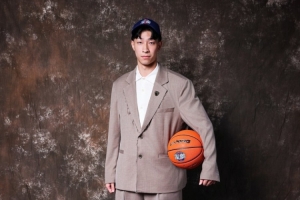 状元！宋昕澔8投5中&三分5中4得到15分2板2助