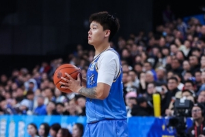 李楠：赵睿是脚踝扭伤 应该不是特别严重