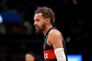 不理想！特雷·杨23分钟4投仅1中拿2分8助 三分2中0&有5失误