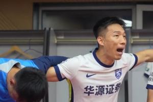 贺惯更衣室喊话：越是失败时越是展现我们强大的时候，越挫越勇