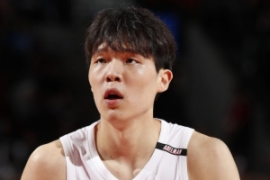 媒体人：后卫上得越勤快对杨瀚森是好事 第3中锋每场都有机会上场