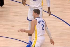 太搞了！NBA官方对比波姐和库里的3+1庆祝：谁数得更好？