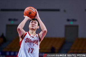 效率不高！焦海龙17中6拿15分7板 三分9中3