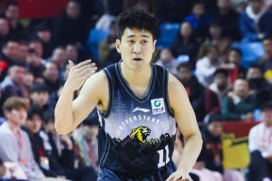 全面！姜伟泽上半场8投3中&三分4中2得到13分4板3助