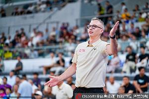 广东主帅：弗格和阿祖布克只参与了1到3次训练 他们对我们很重要