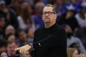 纳斯：揭幕战就碰上尼克斯确实是相当严峻的考验 但我很期待！