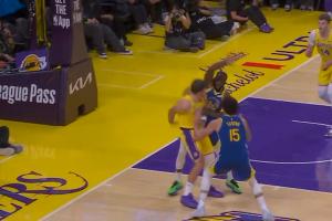 十佳球！东契奇超骚气背传戏耍追梦 凯斯勒篮下背扣8中8！