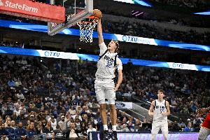 他才19岁309天！弗拉格在赛季揭幕战砍30+ NBA历史最年轻