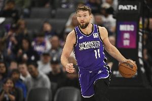 再稳定也带不动！小萨博尼斯首发34分钟 5中5砍下14分18板8助